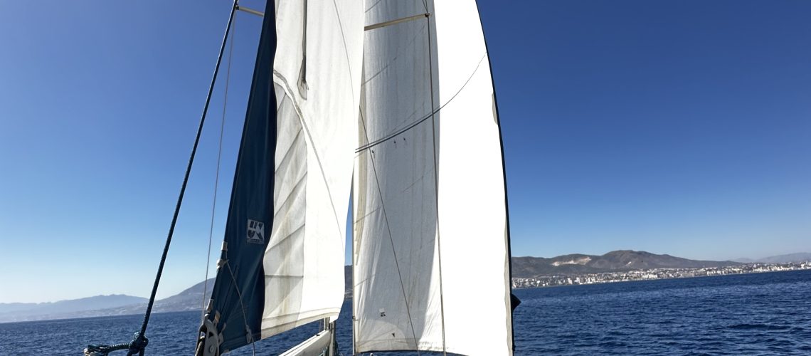 Barco escuela donde se realizan las practicas de las titulaciones nauticas de Fusion Yachts